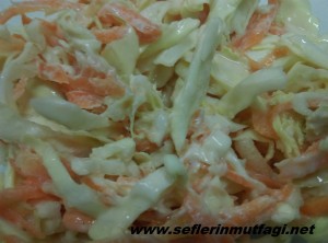 Yoğurtlu lahana salatası 