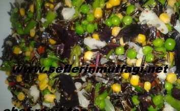Siyah pirinç salatası