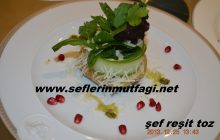 Avokado salatalı enginar