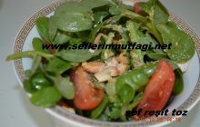 Bademli semiz otu salatası