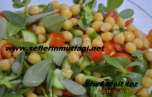 Nohutlu semizotu salatası