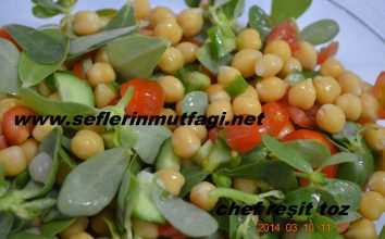 Nohutlu semizotu salatası