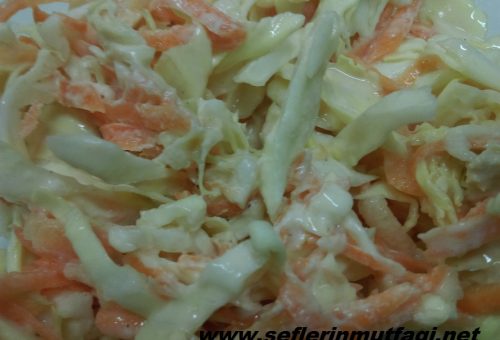 Yoğurtlu lahana salatası